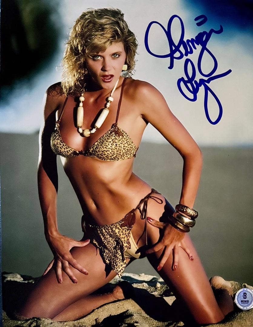 Ginger Lynne sexy 8x10 - Beckett COA